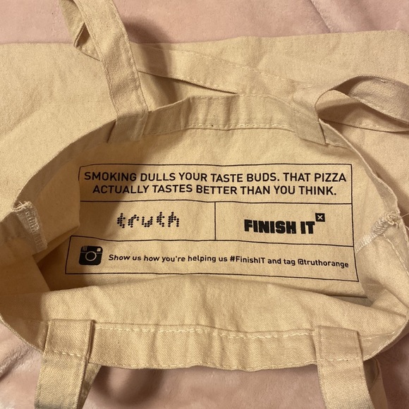 "Smoking Kills Your Tastebuds" tote bag - Picture 3 of 3